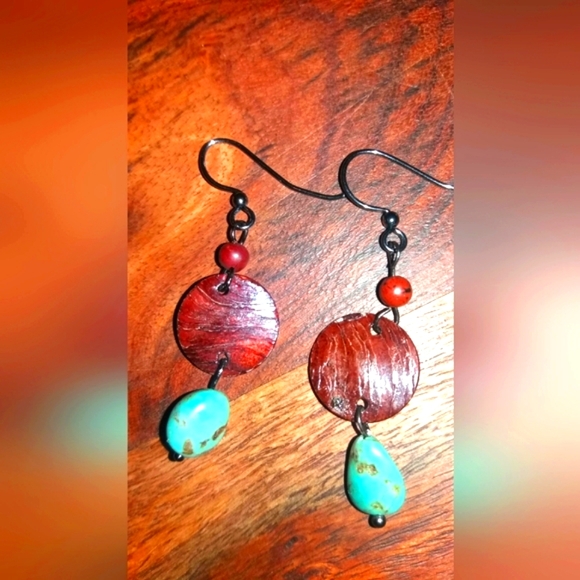 Quality Shell & Genuine Turquoise earrings - Picture 1 of 1